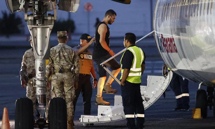 Primer vuelo de repatriación de migrantes financiado por EEUU sale de Panamá