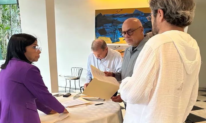 Edmundo González firmó bajo “coacción” reconocimiento a Nicolás Maduro para poder salir de Venezuela